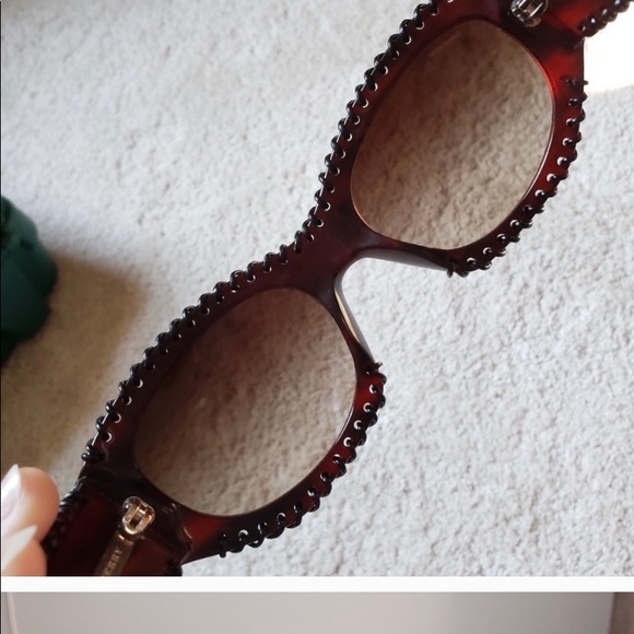 BURBERRY LIKE NEW RARE SUNNIES! - Picture 5 of 8